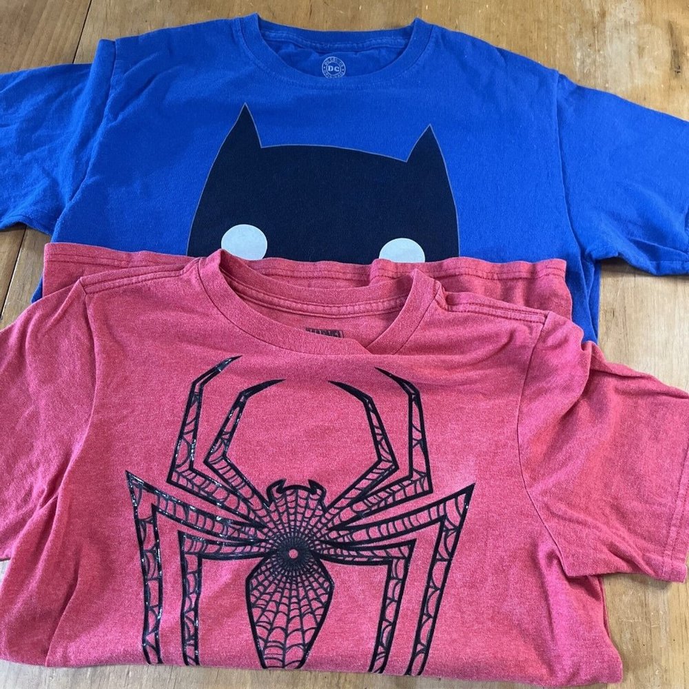 Lot Of 2 Boys/youth Short Sleeve Tee Shirts Spider-Man Sz L   Batman Sz XL
